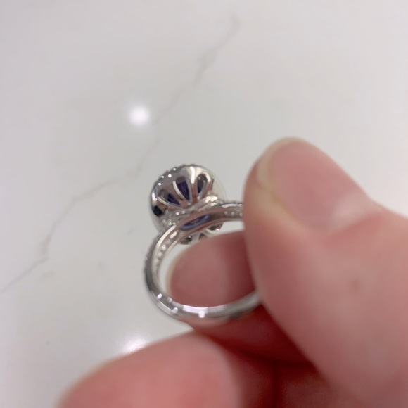 Blue Cubic Zirconia Ring, size 6 - Picture 4 of 4